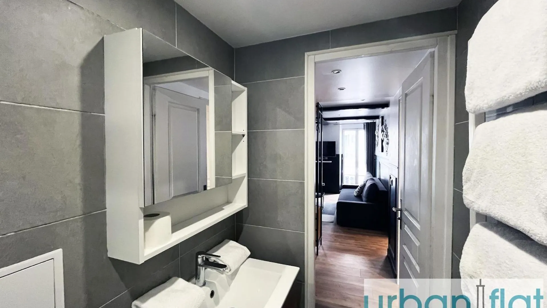 Apartment Urban Flat 13 - Pretty 2 Bedroom Parisian Flat *