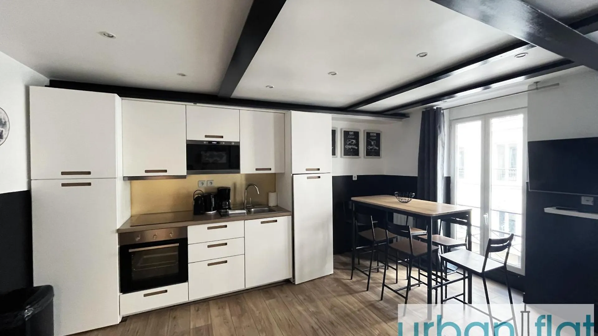 Urban Flat 13 - Pretty 2 Bedroom Parisian Flat Apartment