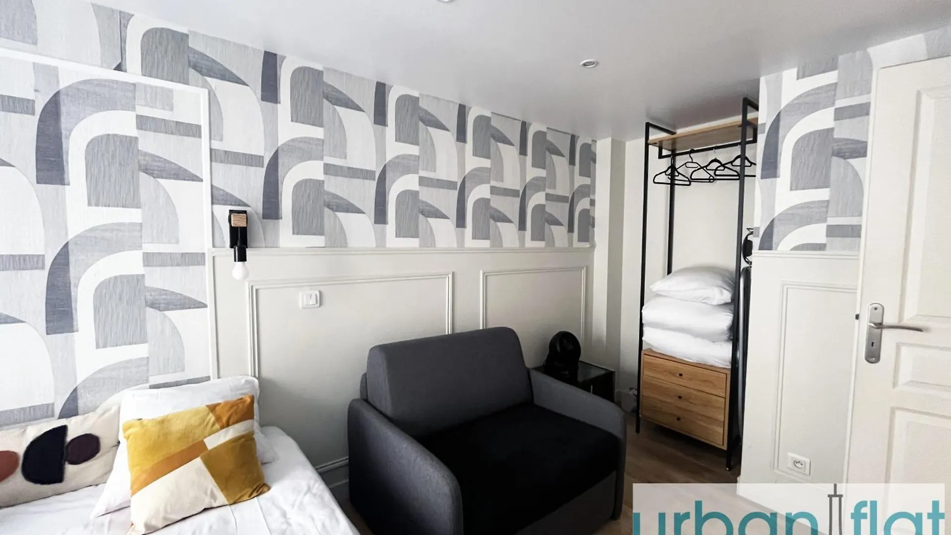 Urban Flat 13 - Pretty 2 Bedroom Parisian Flat *